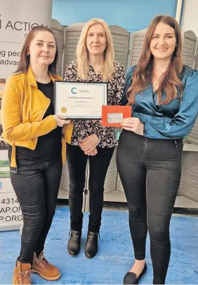  ?? ?? Our hero Klayre is pictured with Helen Davis and Katie Gallacher