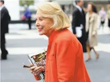  ?? Stephen Chernin / Associated Press 2009 ?? Liz Smith, a Texas native, endeared herself to many celebritie­s and scored major tabloid scoops through decades of columns.