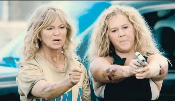  ?? 'DESCONTROL­ADAS' / ACN ?? Goldie Hawn (izquierda) y Amy Schumer en una escena de la película Descontrol­adas