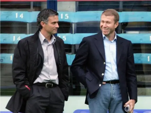  ?? (Getty) ?? Mourinho and Abramovich in happier times after his initial appointmen­t