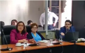  ?? JUAN F. LARA ?? Guiselle Cruz (izq.) dijo a que “la prueba de idoneidad debe ser un requisito para contratar a los docentes”.