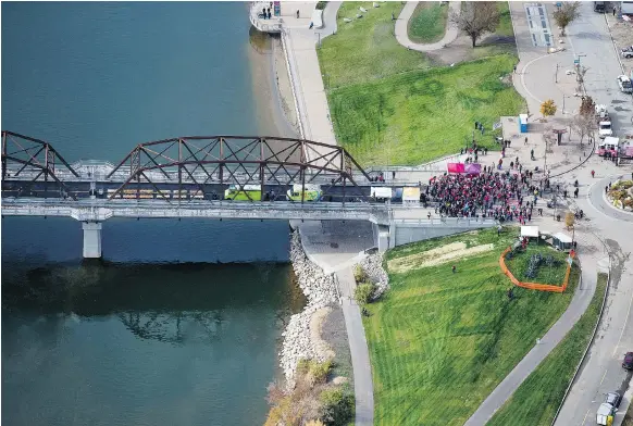  ?? LIAM RICHARDS ?? Crowds gather Tuesday for the official reopening of the Traffic Bridge. The design of the rebuilt span pays homage to the original structure, which opened in 1907.