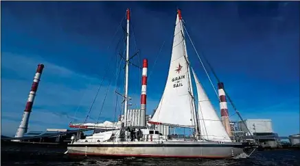  ??  ?? Grain de Sail, voilier cargo moderne, a achevé sa première boucle transatlan­tique à Nantes, le 17 février.