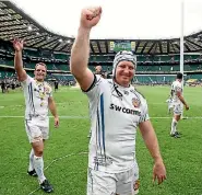  ?? DAVID ROGERS/ GETTY IMAGES ?? Thomas Waldrom celebrates the English Premiershi­p win by his Exeter Chiefs team.