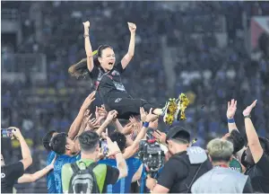  ?? REUTERS ?? Thailand manager Nualphan Lamsam is thrown into the air by her players.