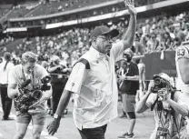  ?? Yi-Chin Lee / Staff photograph­er ?? The Texans’ David Culley waves at fans Sunday at NRG Stadium after winning his first game as an NFL head coach.