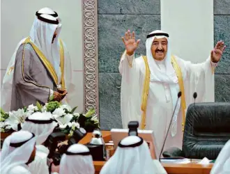 ?? Reuters ?? » MENOS Xeque Sabah Al-Ahmad Al-Sabah, emir do Kuait, durante a abertura do ano legislativ­o, em que pede reformas e corte de gastos para fazer frente à queda do petróleo