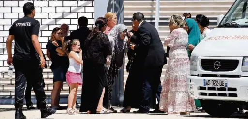  ??  ?? GRIEF STRICKEN A woman breaks down at a Nice hospital after finding out her grandson died. She was still searching for her daughter