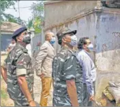  ?? PTI ?? MHA team along with police personnel conduct investigat­ion on post-poll violence in West Bengal on May 8.