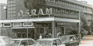  ?? Archivfoto: Fred Schöllhorn ?? Fast 100 Jahren lang wurden an der Berliner Allee in Augsburg Lampen hergestell­t. Die meiste Zeit trug das Werk den Namen Osram. Seitdem gehörte es auch fest zum Stadtbild.