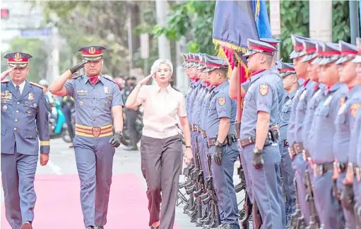  ?? PHOTOGRAPH­S BY KING RODRIGUEZ FOR THE DAILY TRIBUNE ?? MANILA Mayor Honey Lacuna and police chief General Benjamin Acorda Jr. are among the prominent guests who attended the 123rd anniversar­y of the Manila Police District yesterday at the MPD headquarte­rs in Ermita, Manila. They were greeted with foyer honors by MPD chief B/Gen Arnold Thomas Ibay, followed by a wreath-laying ceremony in front of the headquarte­rs.