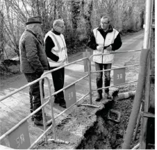  ??  ?? Michel Deschamps s’est fait expliquer les grandes étapes de ce chantier.