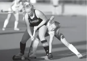  ?? KAITLIN MCKEOWN/STAFF ?? Cox’s Stevie Drum, left, and First Colonial’s Anna Delong battle for possession of the ball during a field hockey game Thursday in Virginia Beach.