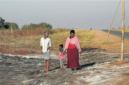  ?? Pictures: ALON SKUY ?? MOURNERS: Martha Mnguni, right, whose father drove the crashed school taxi. With her at the scene of the accident are her daughter Patience Nkabinde, left, and her granddaugh­ter Tebogo Nkabinde