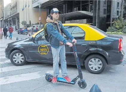  ?? F. DE LA ORDEN ?? Competenci­a. Algunos taxistas se quejan y dicen que el nuevo vehículo les quitó pasajeros.