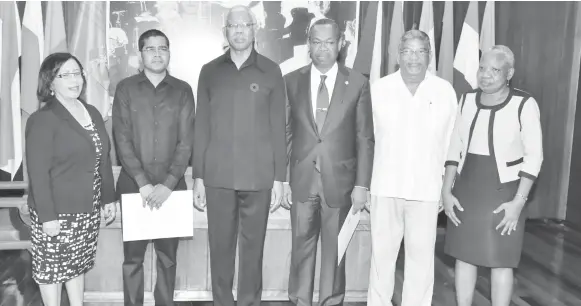  ?? (Ministry of the Presidency photo) ?? From left are Carol Corbin, Sukrishnal­all Pasha, President David Granger, Ivor English, Nanda Kishore Gopaul and Emily Dodson after the swearing in ceremony in 2016.