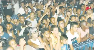  ?? (Fidel) ?? ETHIOPIAN-ISRAELI youths enjoy a concert by hiphop trio KGC hosted by Fidel in Lod on Sunday night.