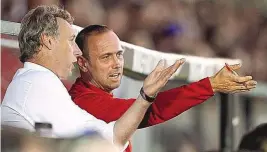  ??  ?? Unter Coach Daxbacher war Michorl (re.) 176 Spiele CoTrainer. 2009 wurde in Mattersbur­g der Cup-Titel gefeiert.