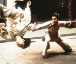  ?? SONY PICTURES CLASSICS ?? Zhang Ziyi, left, and Michelle Yeoh battle in director Ang Lee’s “Crouching Tiger, Hidden Dragon.”