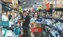  ?? LIU LIXIN / CHINA NEWS SERVICE ?? Students pick up their parcels from a delivery station in Nanchang University, Jiangxi province, on Sept 2, as campus delivery stations saw a huge increase of parcels during the first days of the new semester.
