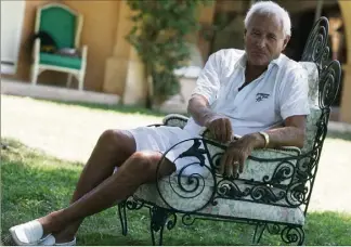  ?? Boutria-Fernandes) ?? Sept ans avant sa disparitio­n, chez lui en  dans sa résidence des Parcs de Saint-Tropez estimée à sept millions d’euros et qui vient d’être vendue «un peu moins»...(Photos