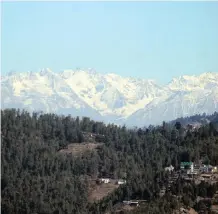  ??  ?? A VIEW of snow-covered mountains after fresh snowfall in Shimla