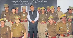  ?? HT PHOTO ?? DGP OP Singh with women police officials at an event in Lucknow on the eve of Women’s Day.