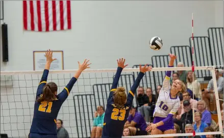  ?? AIMEE BIELOZER — FOR THE MORNING JOURNAL ?? Avon’s Emily Gardner, right, hits against two Olmsted Falls defenders Oct. 8.