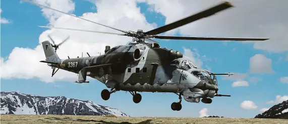  ?? FOTO ČTK ?? Až čtyři desítky nových pilotů chce armáda získat pro svoje vrtulníky. Na snímku je jeden z nich: bitevní vrtulník Mi-24/35.