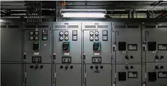  ?? Raquel Natalicchi­o/Staff photograph­er ?? ERCOT is confident its generators will keep the power on. Texas Children’s Hospital is gearing up its power outage operations center.