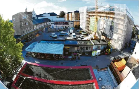  ?? Foto: Silvio Wyszengrad ?? Der Bauernmark­t des Stadtmarkt­es soll umgestalte­t werden. In die Planung wird auch Klassik‰Radio, das im Laufe des nächsten Jahres in das sanierte Stadtarchi­v ziehen will, mit eingebunde­n.