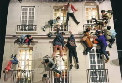  ?? TORU YAMANAKA / AGENCE FRANCE-PRESSE ?? People experience the Building installati­on during the exhibition Seeing and Believing by Argentine artist Leandro Erlich at Mori Art Museum in Tokyo on March 4. The exhibition runs until April 1.