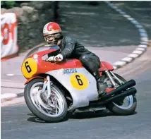  ??  ?? Left: Ago won five successive Senior TTS from 1968-72 on the MV Agusta 500-3