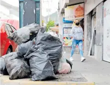  ?? FOTOS: BLANCA E. GUTIÉRREZ ?? Habitantes dejan
la basura en las calles