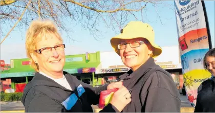  ??  ?? ALLIE Dunn Leader of Dannevirke Guide Club receiving her Arataki Award from Nanette Davenport local co-ordinator Team 6 Tararua.