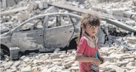  ?? FOTO: DPA ?? Ein Mädchen im irakischen Mossul im Juli 2017. Die seelischen Narben des Krieges werden noch lange bleiben.