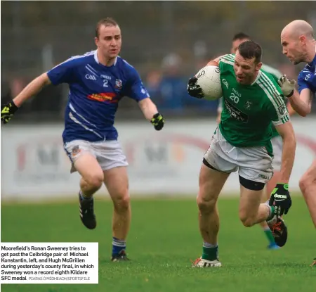  ?? PIARAS Ó MÍDHEACH/SPORTSFILE ?? Moorefield’s Ronan Sweeney tries to get past the Celbridge pair of Michael Konstantin, left, and Hugh McGrillen during yesterday’s county final, in which Sweeney won a record eighth Kildare SFC medal