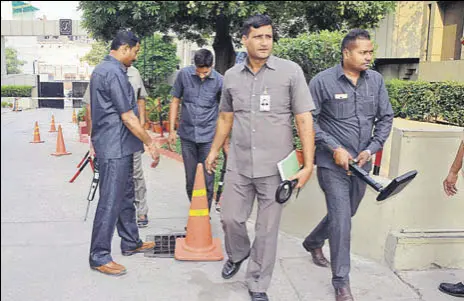  ?? HT PHOTO ?? Security officials outside the team hotel in Kanpur, venue of Sunday’s third and final ODI.