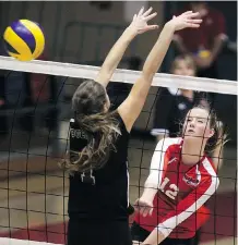  ?? JASON HALSTEAD ?? Outside hitter Brianna Solberg, right, of the Calgary Dinos, won the U Sports’ Marilyn Pomfret Award for student-athlete community service at the awards ceremony Thursday in Quebec City.