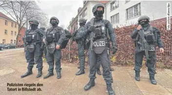  ?? ?? Polizisten riegeln den Tatort in Billstedt ab.