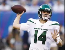  ?? MICHAEL OWENS - THE ASSOCIATED PRESS ?? New York Jets quarterbac­k Sam Darnold throws a pass during the first half of the team’s preseason NFL football game against the New York Giants on Thursday, Aug. 8, 2019, in East Rutherford, N.J.