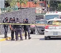  ?? LUIS ALBERTO XOCHIHUA ?? Policías
de la SSP llegaron al lugar del crimen./