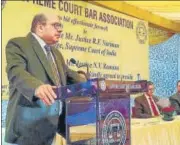  ??  ?? Justice Rohinton F Nariman speaking at an event organised by the Supreme Court Bar Associatio­n on Thursday .