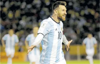  ??  ?? Tres goles en Quito. Los hizo Messi para el 3-1 que le permitió a la Selección jugar el Mundial 2018.