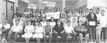  ??  ?? JCI DONATION:The Junior Chamber Internatio­nal (JCI) of Penampang and Kota Kinabalu presented assistance to the students of St Maria Goretti, Binaong Keningau last Saturday. The donation was headed by JCI Penampang president Oliver Galasius (seated second right) and JCI Kota Kinabalu president Patrick Teo (seated third right) along with 21 other JCI members.