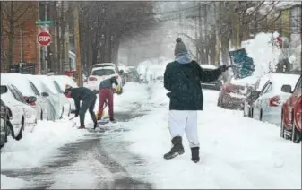  ?? TOM KELLY III — FOR DIGITAL FIRST MEDIA ?? A man shovels out a car in the 400 block of Chestnut St. in Pottstown during Tuesday’s snowstorm.