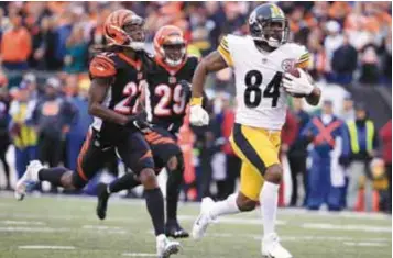  ?? | GETTY ?? Antonio Brown se escapó hasta las diagonales en los segundos finales del partido para darle el triunfo a su equipo.