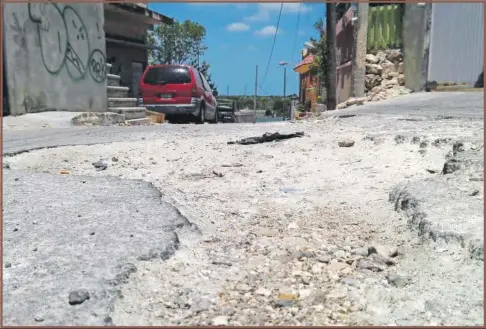  ??  ?? “El agua, las calles, la luz y la insegurida­d son las cosas que nos afectan desde hace rato”, dijo una de las vecinas