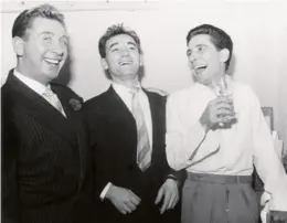  ??  ?? Trenet, Aznavour et Bécaud en 1957 : le temps de l’insoucianc­e.