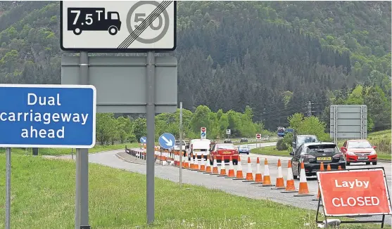  ?? Picture: Dougie Nicolson. ?? The start of the roadworks on the northbound carriagewa­y of the A9 at Killiecran­kie.